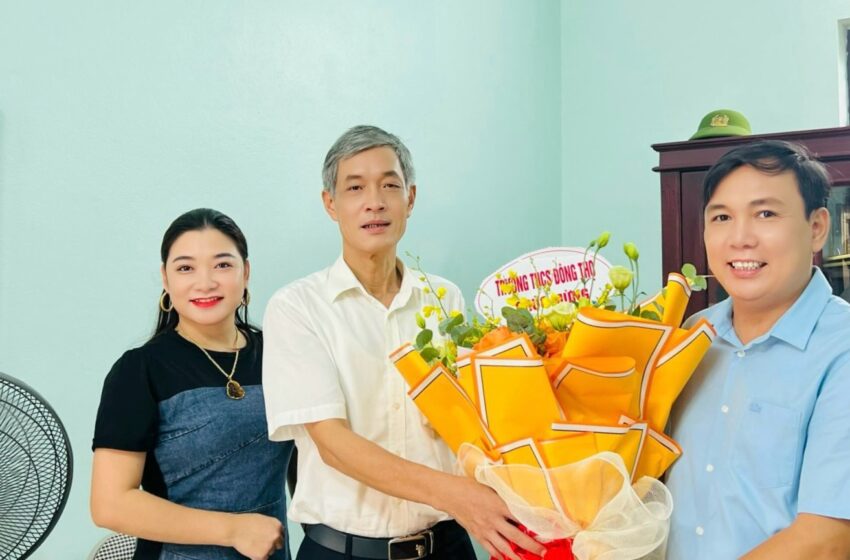  Tập thể nhà trường gửi lời chúc đến các đồng chí Công An phường Đông Thọ